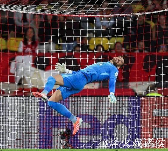 桑加雷抢断造良机,维卡里奥神勇扑救未果,奥多伊补射锁定得分 桑加雷抢断造良机,维卡里奥神勇扑救未果,奥多伊补射锁定得分