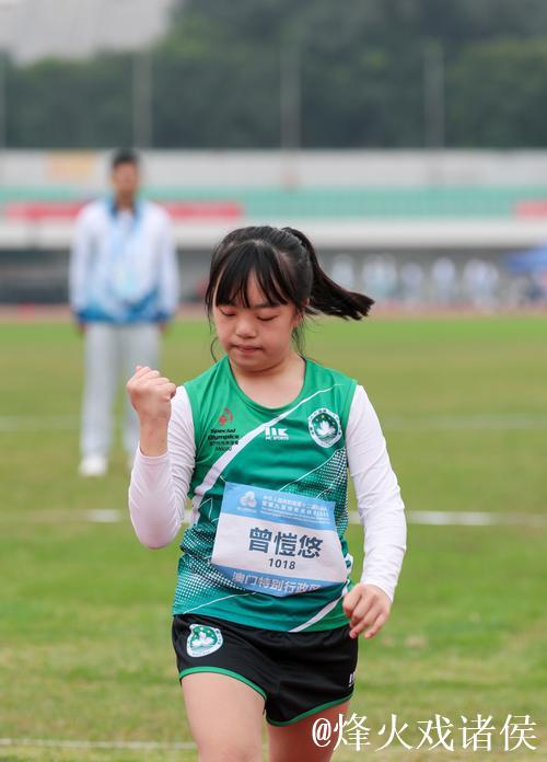 全国残特奥会田径赛最后日,运动员场内浪漫求婚惊喜连连 全国残特奥会田径赛最后日,运动员场内浪漫求婚惊喜连连