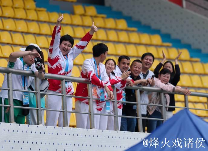 全国残特奥会田径赛最后日,运动员场内浪漫求婚惊喜连连 全国残特奥会田径赛最后日,运动员场内浪漫求婚惊喜连连